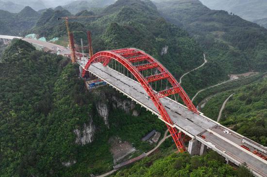 Machang River Bridge under construction in Guizhou
