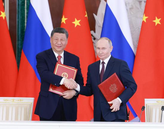 Xi holds talks with Putin