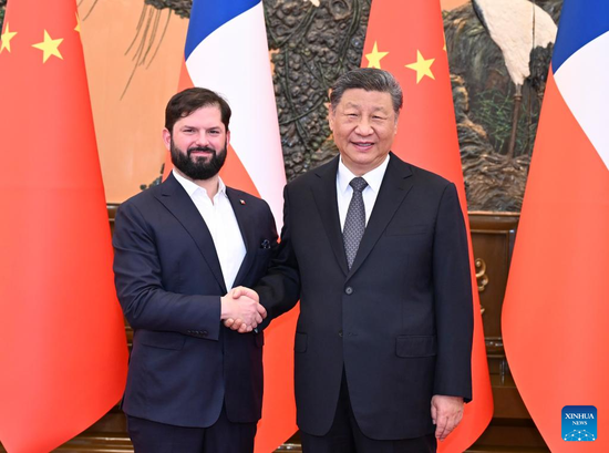 Xi meets Chilean president