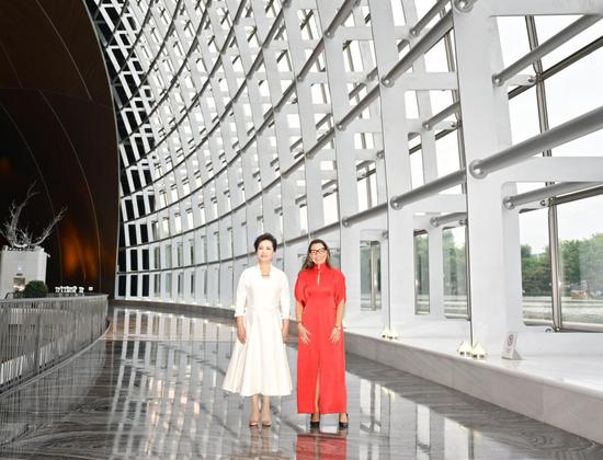 Peng Liyuan and Brazil's first lady visit China's National Center for the Performing Arts