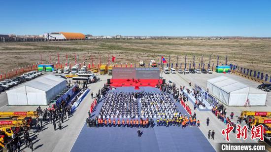An opening ceremony is held for the second cross-border railway linking Ganqimaodu port in north China's Inner Mongolia Autonomous Region and Gashuun Sukhait in Mongolia, April 14, 2025. (Photo provided to China News Service)