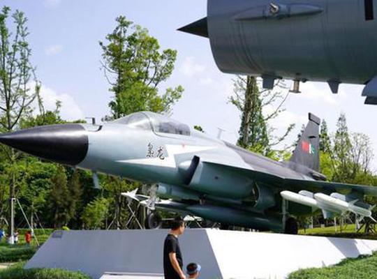 Fighter jet museum in Chengdu draws visitors