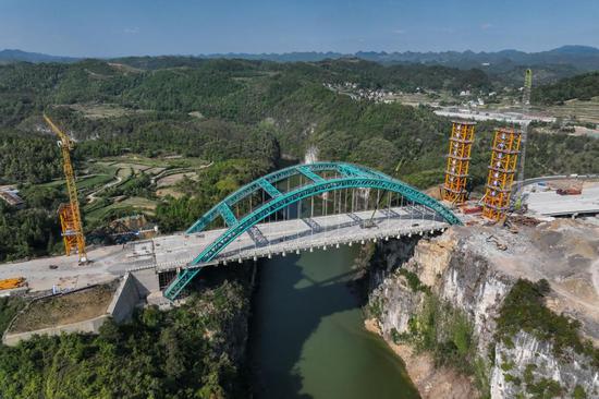 A glimpse of Lami River bridge under construction in Guizhou