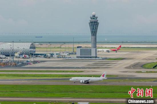 A C919 aircraft owned by China Eastern Airlines, carrying 161 passengers, arrives at Shenzhen Baoan International Airport, May 18, 2025. (Photo/China News Service)