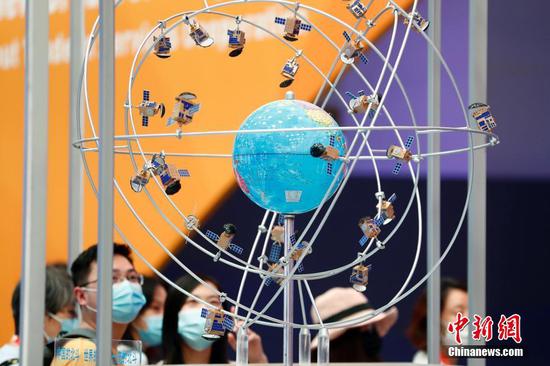 People visit China's BeiDou Navigation Satellite System at 2020 China International Fair for Trade in Services held in Beijing, September 5, 2020. (Photo/China News Service) People visit China's BeiDou Navigation Satellite System at 2020 China International Fair for Trade in Services held in Beijing, September 5, 2020. (Photo/China News Service)