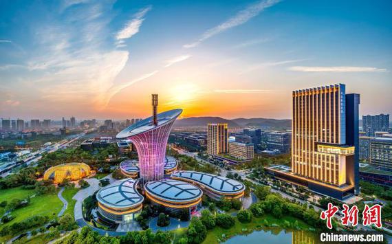 Landmarks in East Lake High-Tech Zone, known as China Optics Valley, in Wuhan， Hubei Province. (Photo provided to Chinanews.com.cn)