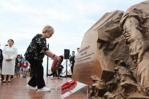 Descendants of WWⅡ British POWs commemorate heroic rescue of Chinese fisherman