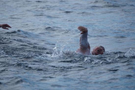Chinese swimmer Chen crosses Strait of Gibraltar