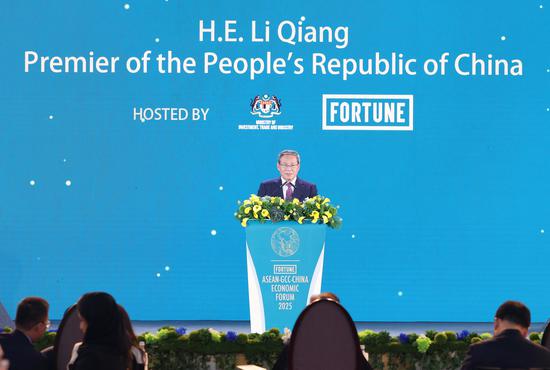 Premier Li Qiang addresses the opening ceremony of the ASEAN-China-GCC Economic Forum 2025 in Kuala Lumpur, Malaysia, on Tuesday. (WANG ZHUANGFEI/CHINA DAILY)
