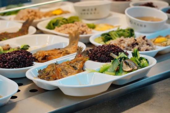 Students tempted by healthy cafeteria menu
