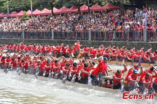 Dragon boat teams compete during a race to celebrate the upcoming Dragon Boat Festival in Chebei Village, Guangzhou, south China's Guangdong Province, May 26, 2025. (Photo: China News Service/Chen Jimin) Dragon boat teams compete during a race to celebrate the upcoming Dragon Boat Festival in Chebei Village, Guangzhou, south China's Guangdong Province, May 26, 2025. (Photo: China News Service/Chen Jimin)
