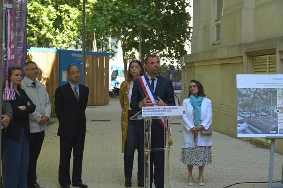 Michael Delafosse, the mayor of Montpellier, France, and his municipal team unveil “Li Jieren Square” during the 40th Festival of Comedy Books on May 14, 2025. (Photo courtesy of Sichuan Literature and Art Publishing House/ Zhou Zijing) Michael Delafosse, the mayor of Montpellier, France, and his municipal team unveil “Li Jieren Square” during the 40th Festival of Comedy Books on May 14, 2025. (Photo courtesy of Sichuan Literature and Art Publishing House/ Zhou Zijing)