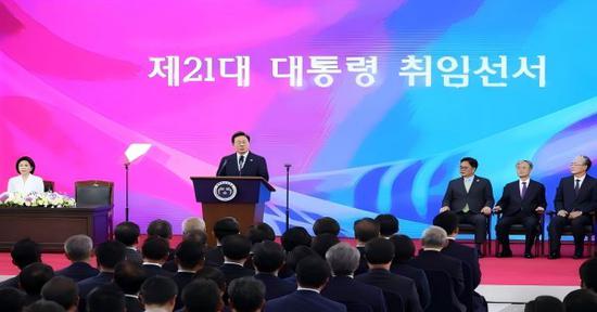 Lee Jae-myung sworn in as S. Korea's new president