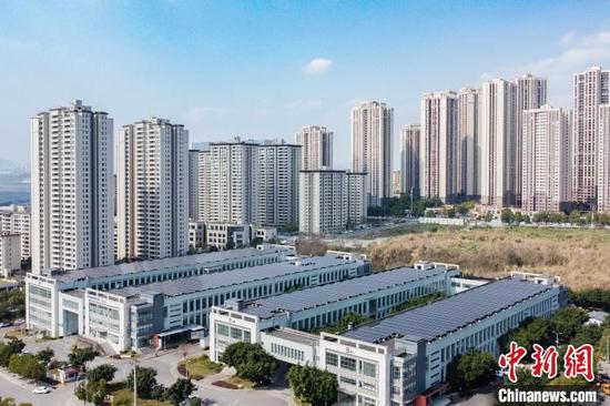 A photovoltaic power station in the Huazhao Industrial Park. (Photo by Wang Yanhua)
