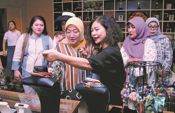 Fan Yanyan (third from right) engages in an exchange with a delegation from Indonesia in August 2023. (Photo provided to China Daily)