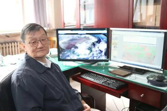 Chinese scientist wins top award for building meteorological sats
