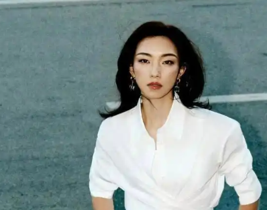 Actress accused of 'faking' records to take gaokao