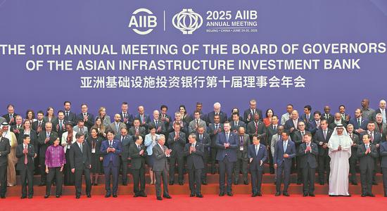 AIIB hailed as pioneer in intl financial governance