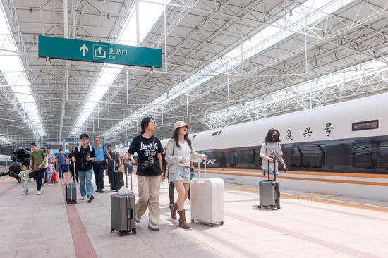 China's summer railway travel rush set to begin, with 953 million passenger trips expected