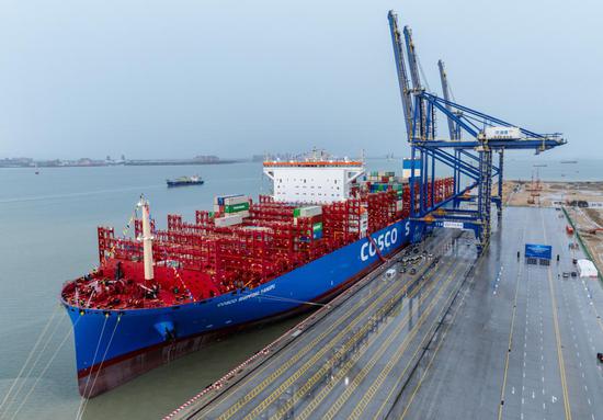 Container ship fueled by China's domestically-produced green methanol for first time