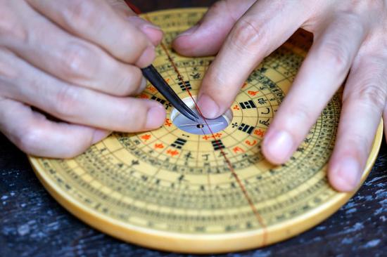 Traditional technique of hand-made Wan'an compass lasts for 300 years