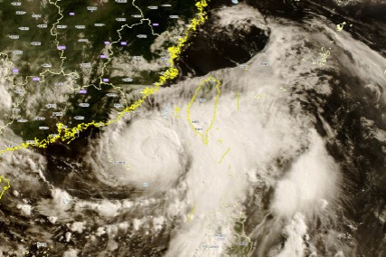 Shantou education department suspends classes due to Typhoon Danas