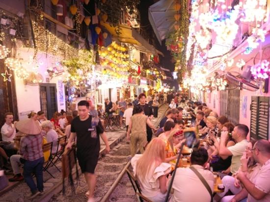 Study tour bolsters Sino-Vietnamese youth exchanges