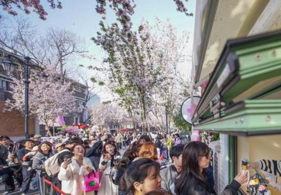 Sports festival held in Shanghai to boost fitness, consumption
