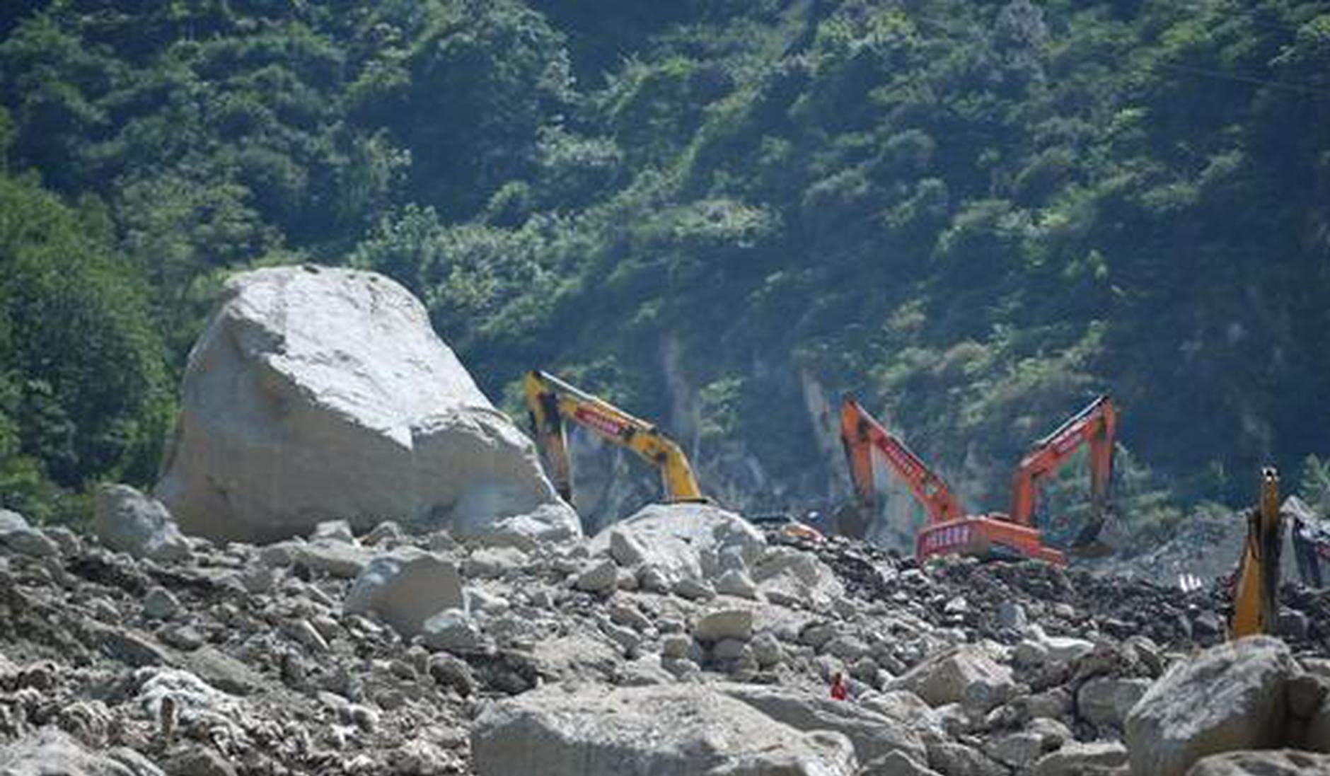 Sichuan landslide claims five lives