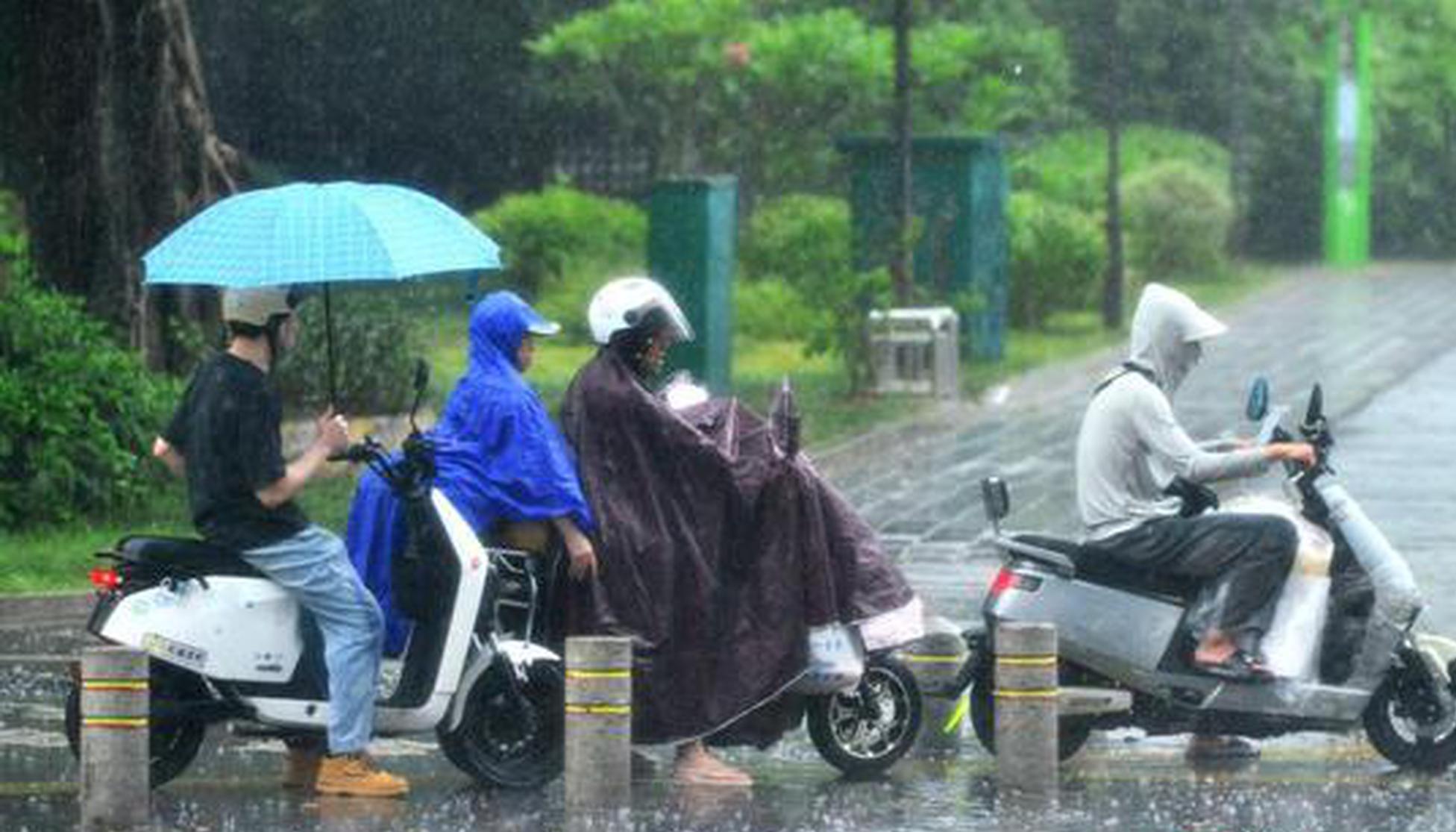 Typhoon Danas triggers evacuations, closures in Zhejiang and Fujian