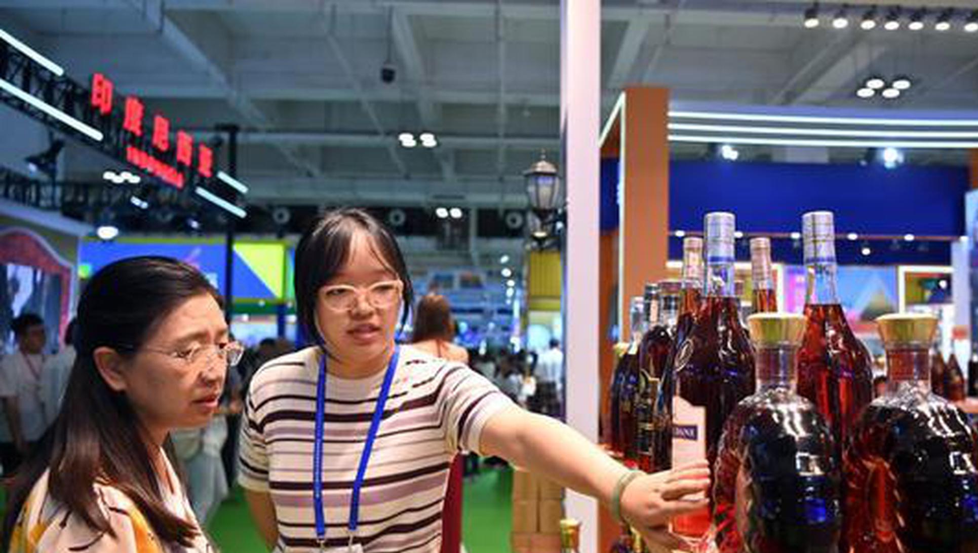 UN report: Global trade grows by $300 billion in H1, outlook still uncertain