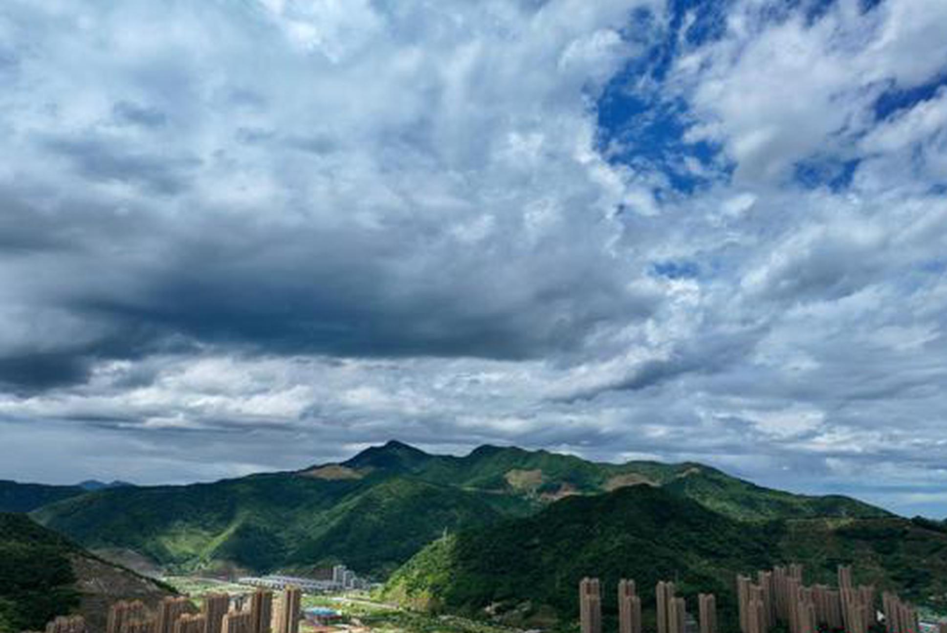 Fuzhou suspends classes as Typhoon Danas triggers heavy rains