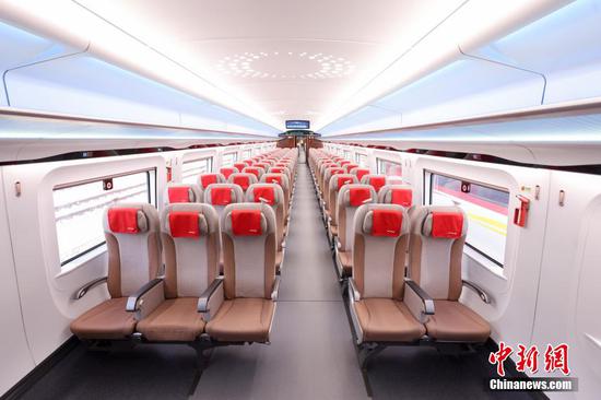 Photo taken on December 31, 2024 shows the interior of a carriage of the CR450. (Photo/China News Service) Photo taken on December 31, 2024 shows the interior of a carriage of the CR450. (Photo/China News Service)
