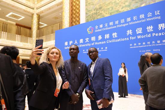 Build network for cooperation, dialogue, Xi says