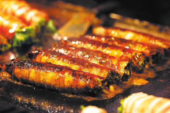 With 'smoke, fire and steam', night markets erupt into life