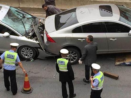Traffic accident in SW China's Kunming kills 2, injures 9, driver arrested