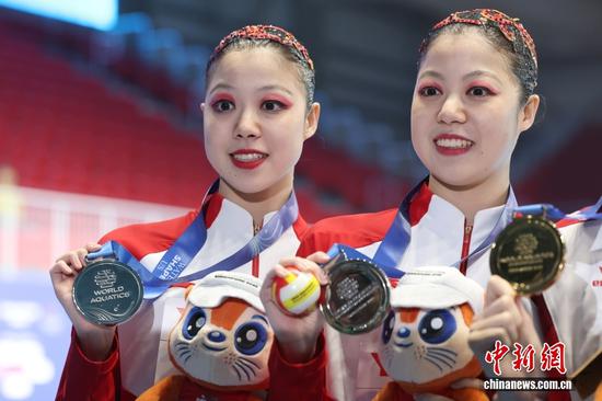 Twin sisters claim silvers in artistic swimming at World Aquatics Championship