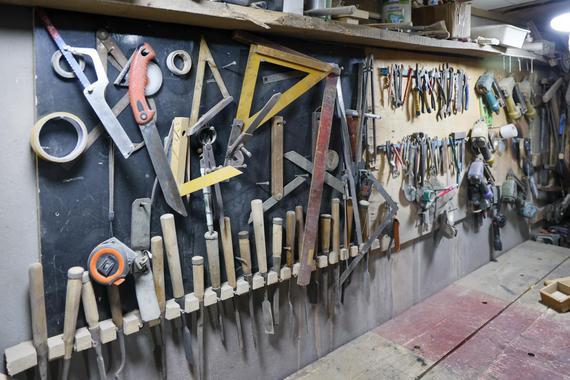 After dedicating himself to furniture-making for 40 years, 59-year-old Lu Junfang now promotes wooden handicrafts via livestream from Shizuishan, Ningxia Hui autonomous region.