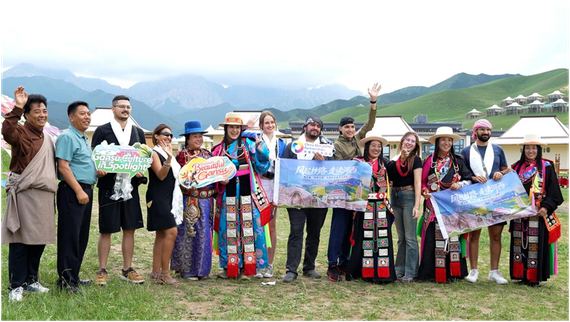 A bird's-eye view of the Maya Snow Mountain Tent City in Tianzhu Tibetan autonomous county, Wuwei city, Gansu province. [Photo provided to chinadaily.com.cn]