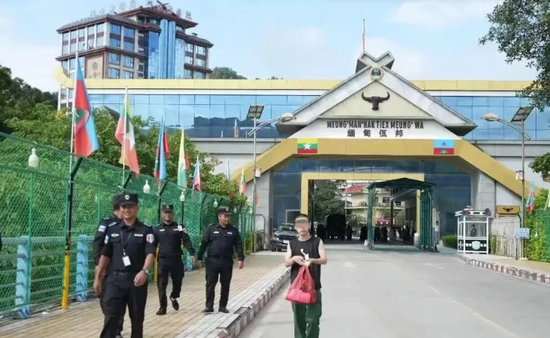 Chinese teen rescued from Myanmar receives university admission letter