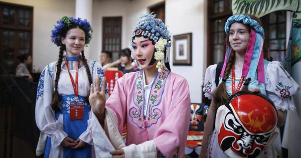 Traditional Chinese culture attracts students of SCO member countries to Tianjin
