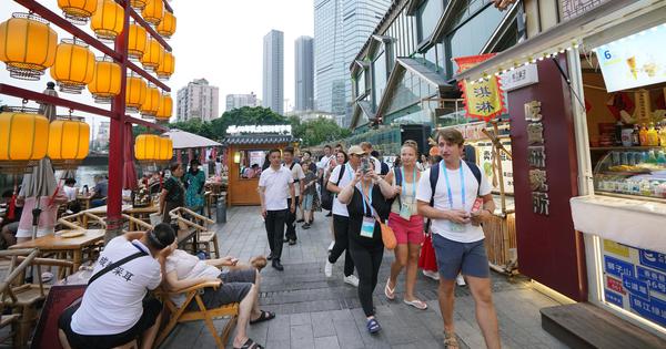 Athletes experience local life ahead of World Games in SW China's Chengdu