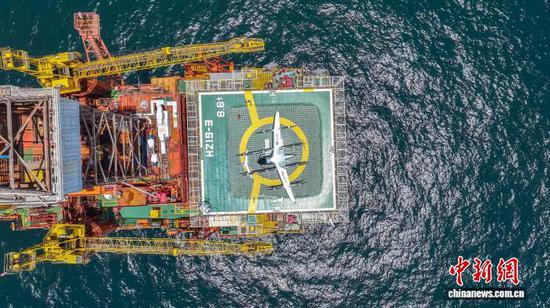 China's homegrown 2-metric-ton-class eVTOL achieves the cargo flight from land to a marine oil platform in Shenzhen City on Aug. 3, 2025. (Photo courtesy of CNOOC Shenzhen branch) China's homegrown 2-metric-ton-class eVTOL achieves the cargo flight from land to a marine oil platform in Shenzhen City on Aug. 3, 2025. (Photo courtesy of CNOOC Shenzhen branch)