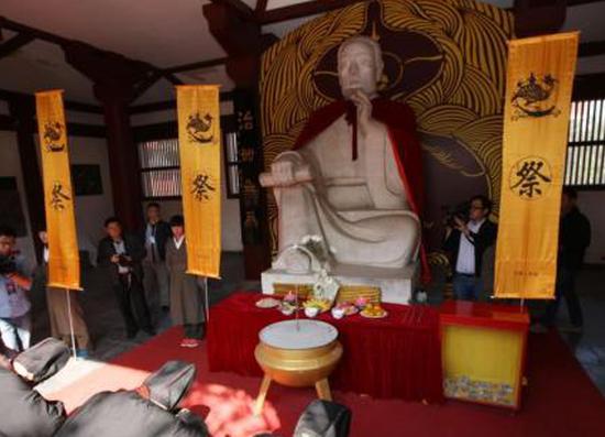 Butterfly in an invisible crowd: tracing wisdom in Zhuangzi's dream