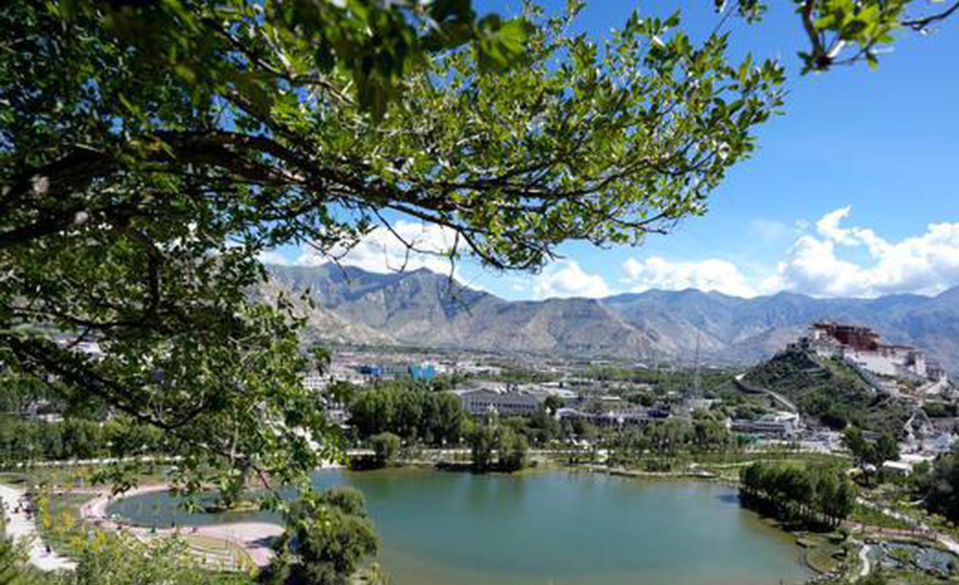 Xizang's education development has made strides in past decades