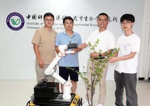 China unveils world's first intelligent breeding robot
