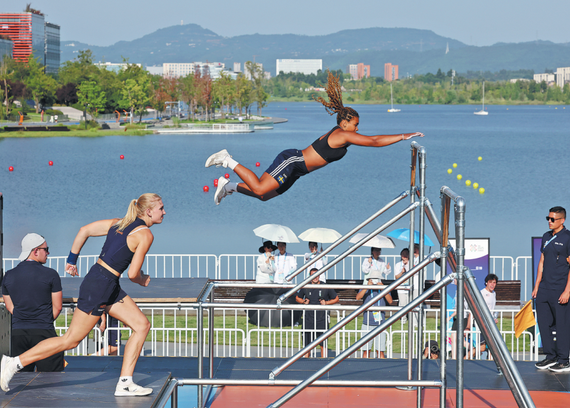 Gold medalist Miranda Tibbling (right) of Sweden and silver medalist Noa Man (left) of the Netherlands in action on Tuesday during the women's speed final at the 12th World Games in Chengdu, Sichuan province. (WEI XIAOHAO/CHINA DAILY) Gold medalist Miranda Tibbling (right) of Sweden and silver medalist Noa Man (left) of the Netherlands in action on Tuesday during the women's speed final at the 12th World Games in Chengdu, Sichuan province. (WEI XIAOHAO/CHINA DAILY)