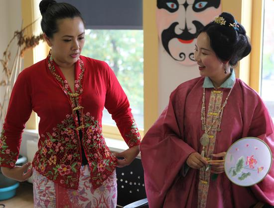 Elegant gathering titled 'Hanfu costume and tea ceremony' held in Hague, Netherlands