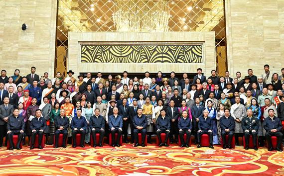 Chinese President Xi Jinping, also general secretary of the Communist Party of China Central Committee and chairman of the Central Military Commission, poses for a group photo while meeting with representatives from all ethnic groups and all walks of life in the plateau region in Lhasa, southwest China's Xizang Autonomous Region, Aug. 20, 2025. (Xinhua/Yan Yan)