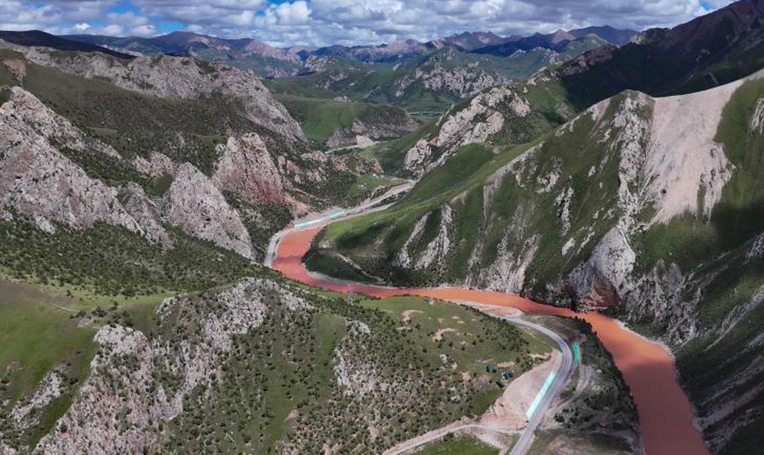 Magnificent view of first bend of Langcang River in NW China's Qinghai